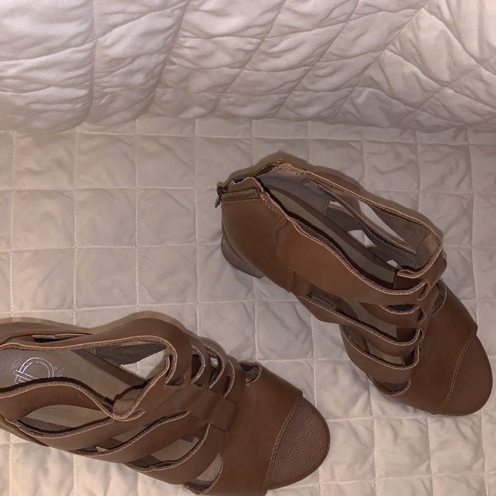 New Direction heels - Picture 3 of 4